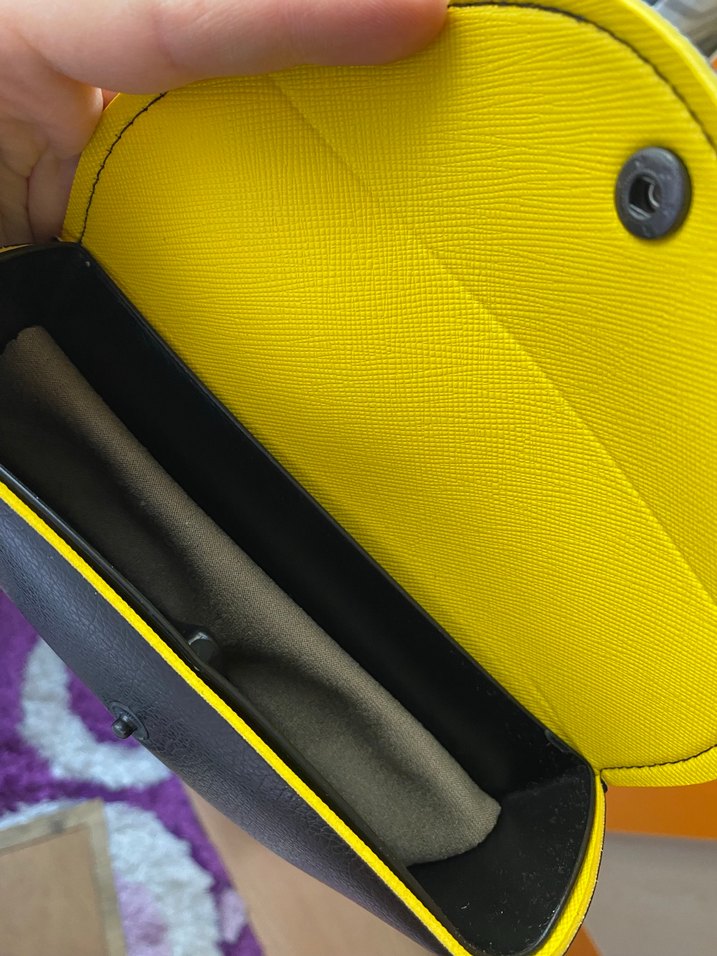 Siyah Tokalı Minimalist Kadın Gözlük Kabı - Görsel 3