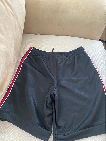 11-12 Yaş Beden Adidas climate şort