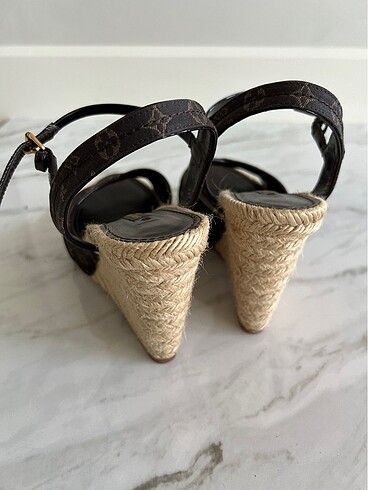 35 Beden kahverengi Renk Louis Vuitton Sandalet
