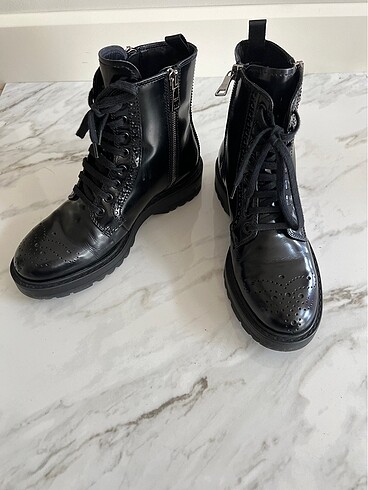 Prada Prada Bot