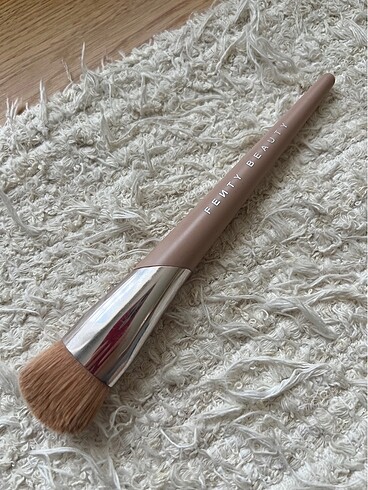 Fenty Beauty Fırça(115)