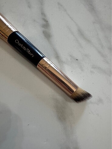  Beden Charlotte Tilbury Fırça
