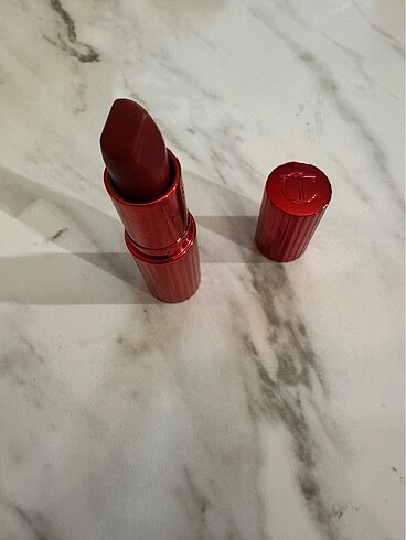Diğer Charlotte Tilbury Ruj