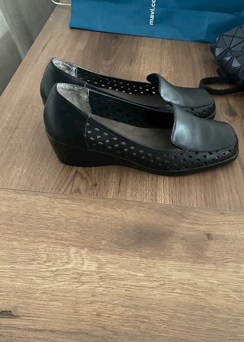 Klasik Siyah Deri Kadın Topuklu Ayakkabıı - Görsel 4