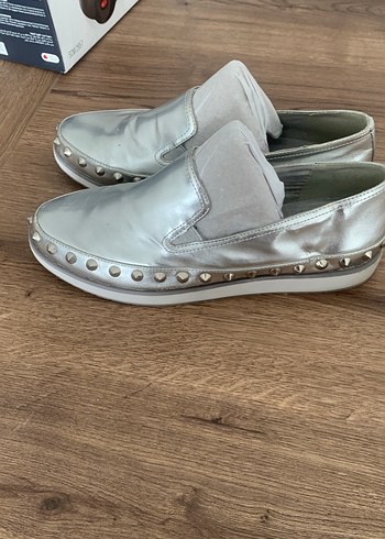 Gri Metal Düğmeli Rock Punk Dolgu Topuk Ayakkabı - Görsel 4