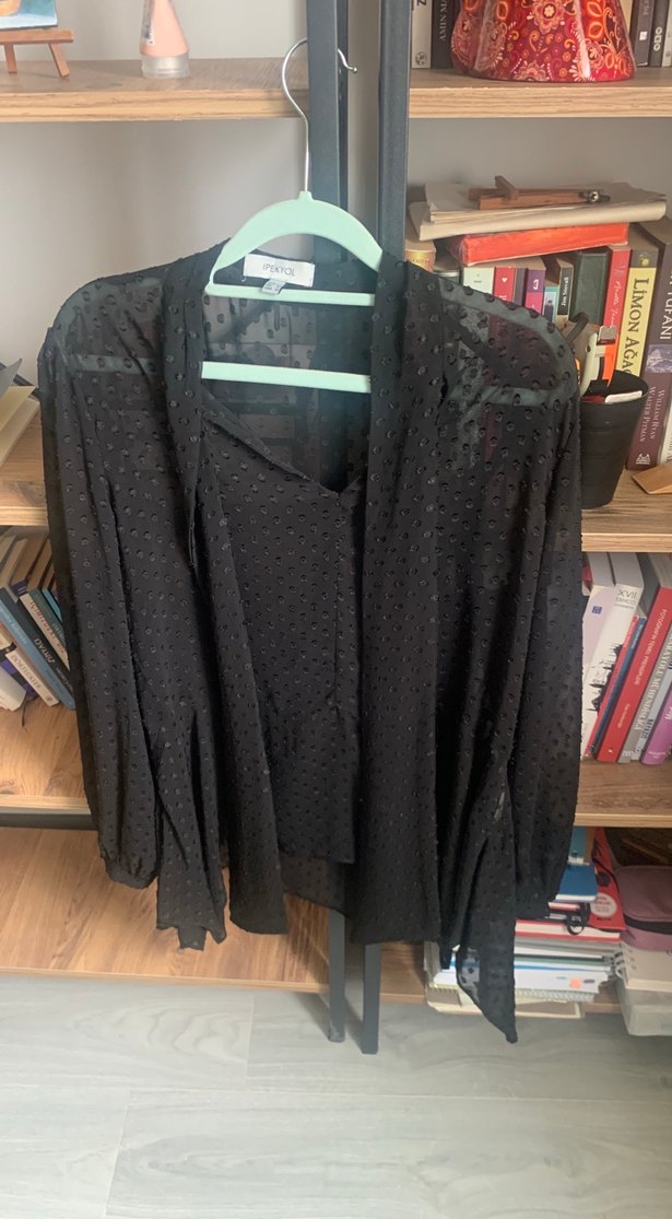 Uzun Kollu Siyah V Yaka Salaş Bluz - Görsel 2