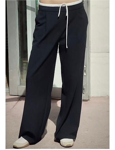 Zara- Navy blue high waist leg trousers