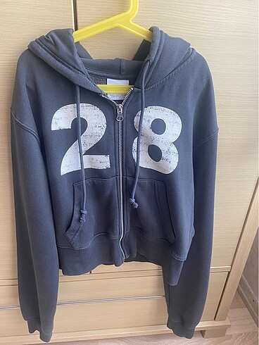 BERSHKA- grey zip up hoodie