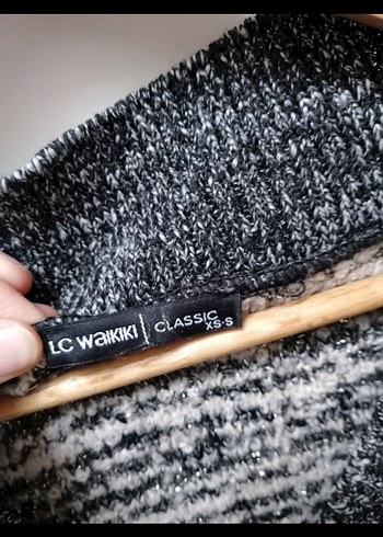 Siyah V Yaka Desenli Kadın Süveter - Görsel 2