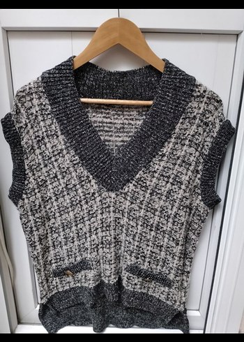 Siyah V Yaka Desenli Kadın Süveter - Görsel 3