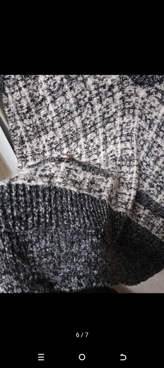 Siyah V Yaka Desenli Kadın Süveter - Görsel 4