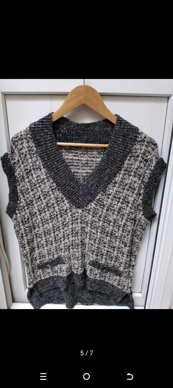 Siyah V Yaka Desenli Kadın Süveter - Görsel 3