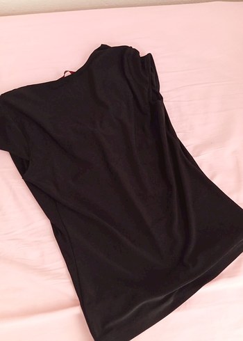 Siyah V Yaka Dökümlü kadın Tişörtü - Görsel 2