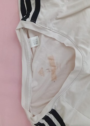 Beyaz V Yaka Kısa Kollu Tişört - Görsel 3