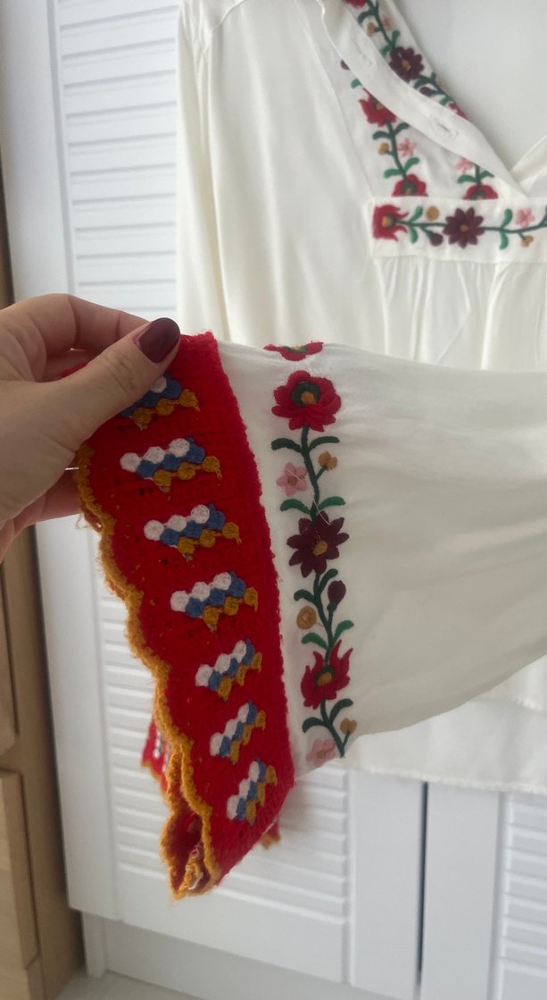 Nakışlı ve Boncuklu Beyaz Bohem Bluz - Görsel 4