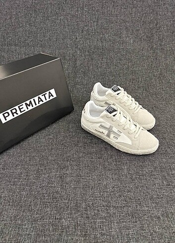PREMIATA 