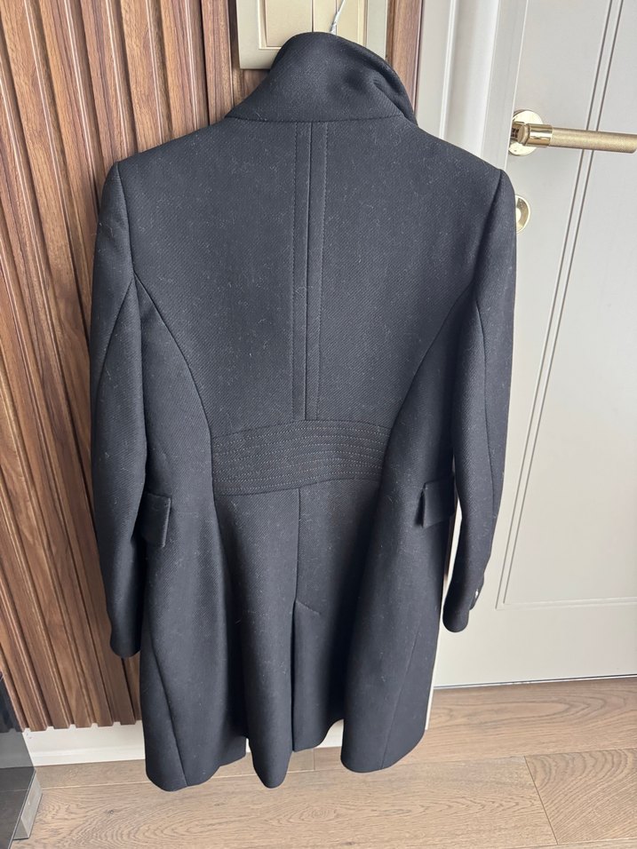 Zara s beden Kaban dar kesimdir - Görsel 3