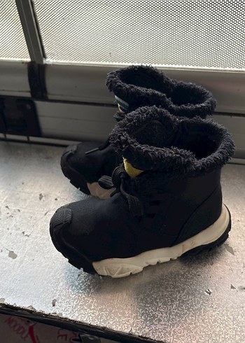 Kız Çocuk Siyah Desenli Polar Bot - Görsel 2