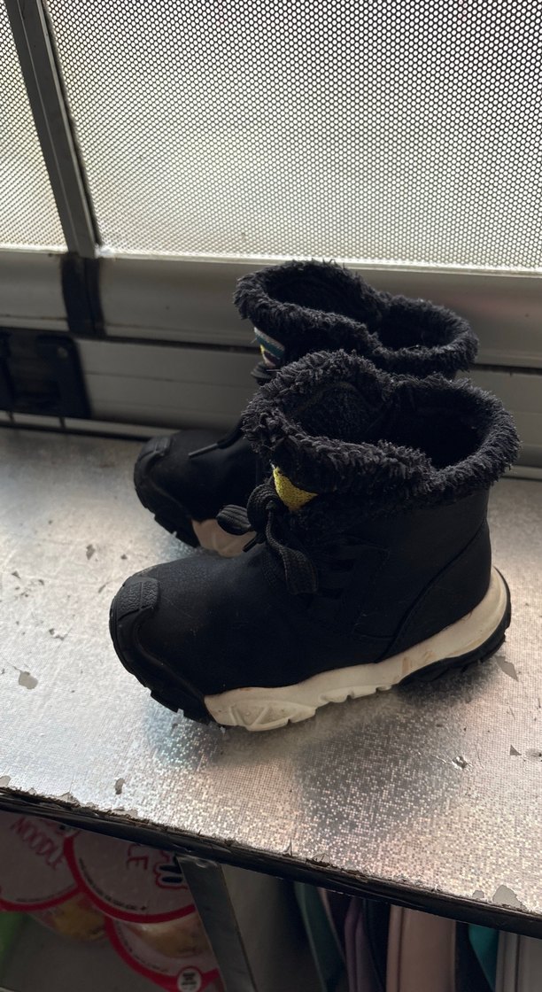 Kız Çocuk Siyah Desenli Polar Bot - Görsel 2