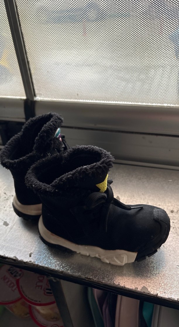 Kız Çocuk Siyah Desenli Polar Bot - Görsel 3