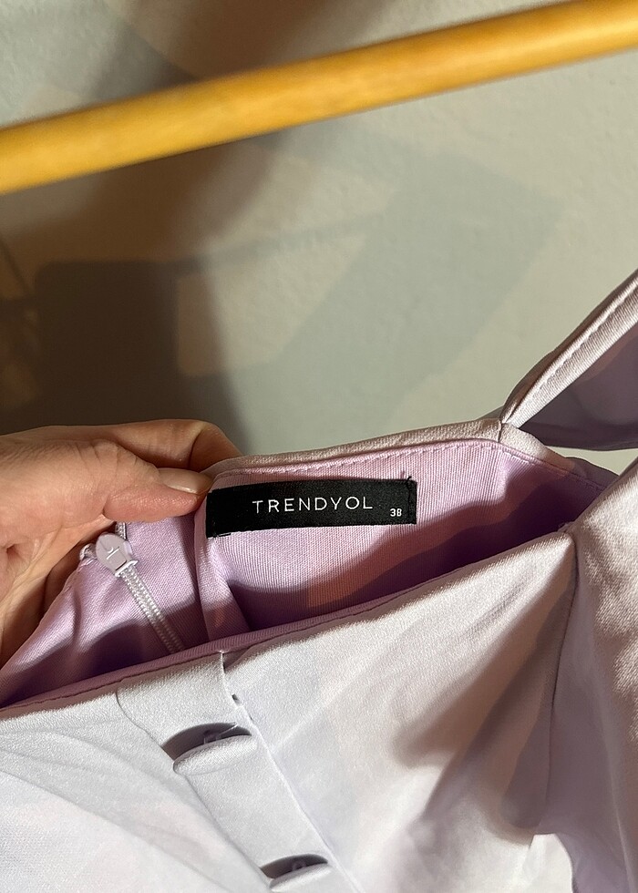 Lila elbise kolları fırfırlı - Görsel 3