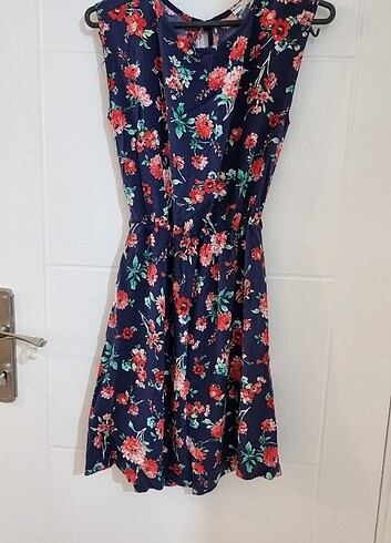 Çiçek desenli yazlık elbise - Görsel 5