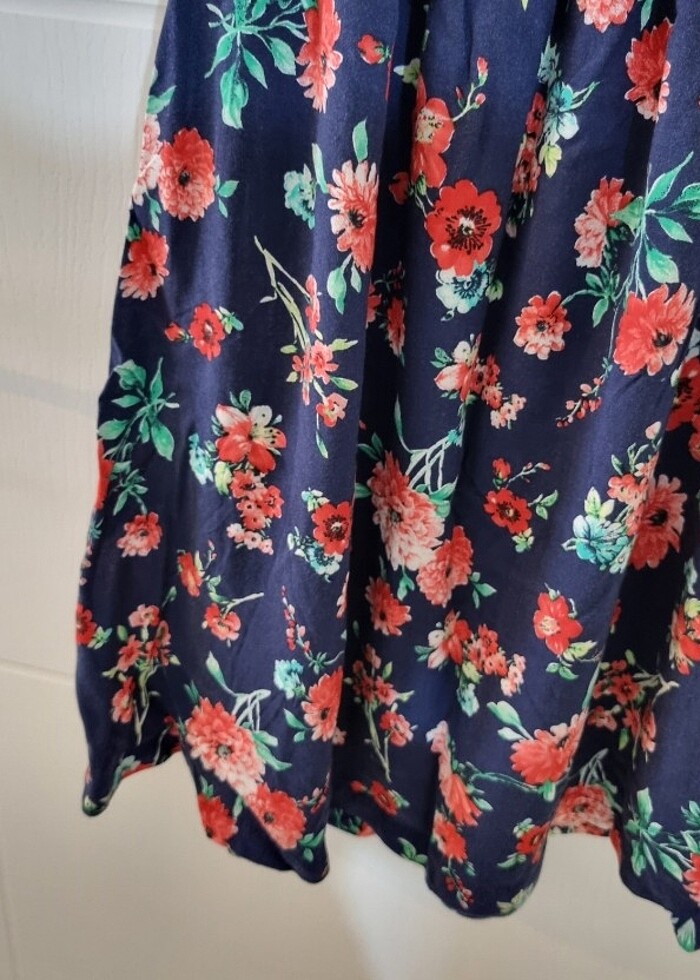 Çiçek desenli yazlık elbise - Görsel 2