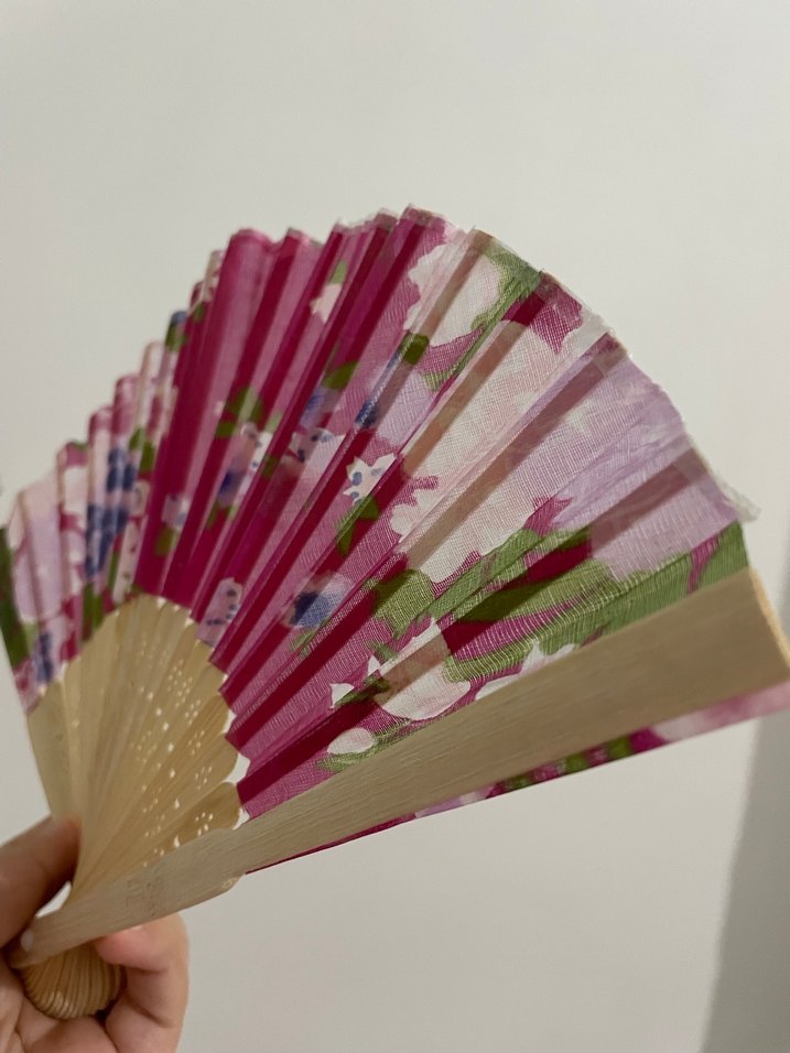 Pembe Çiçek Desenli Ahşap Yelpaze - Görsel 3