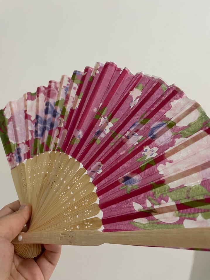 Pembe Çiçek Desenli Ahşap Yelpaze - Görsel 2