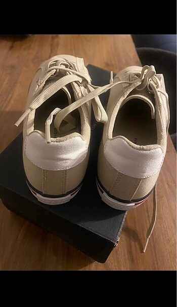 37 Beden Tommy hilfiger ayakkabı