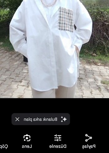 Düğmeli Beyaz arkası at detaylı bayan gömlek - Görsel 5