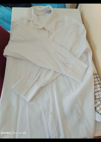 Düğmeli Beyaz arkası at detaylı bayan gömlek - Görsel 2