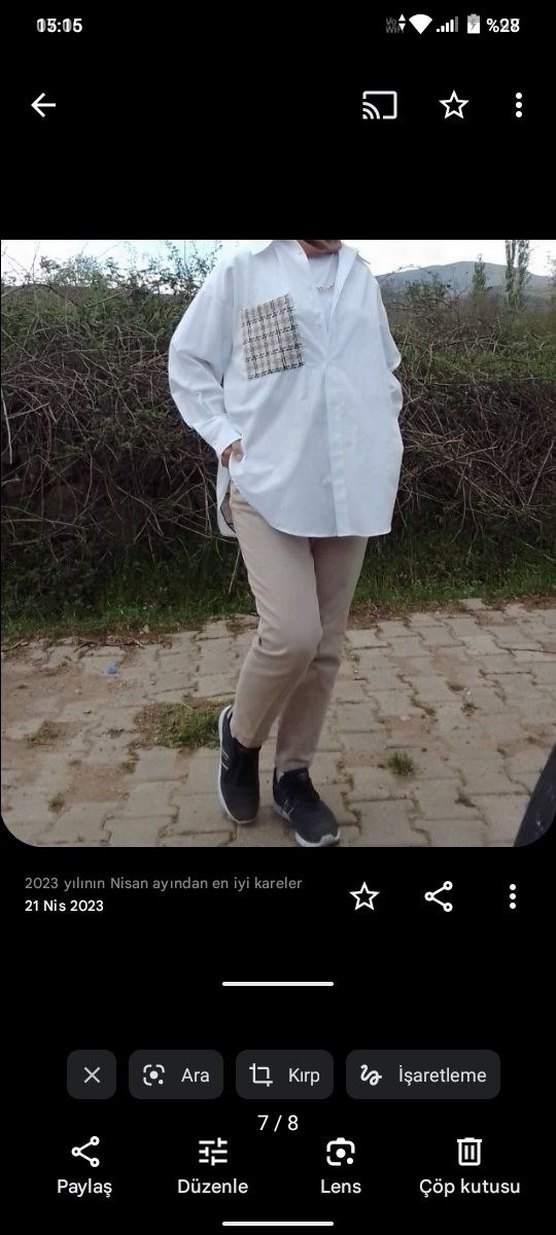 Düğmeli Beyaz arkası at detaylı bayan gömlek - Görsel 4