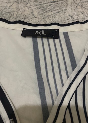 Düğmeli V Yakalı Çizgili Kadın Gömlek - Görsel 5