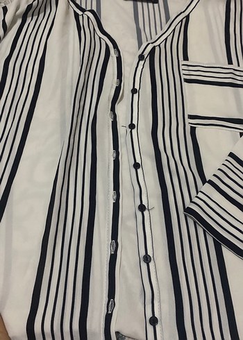 Düğmeli V Yakalı Çizgili Kadın Gömlek - Görsel 3