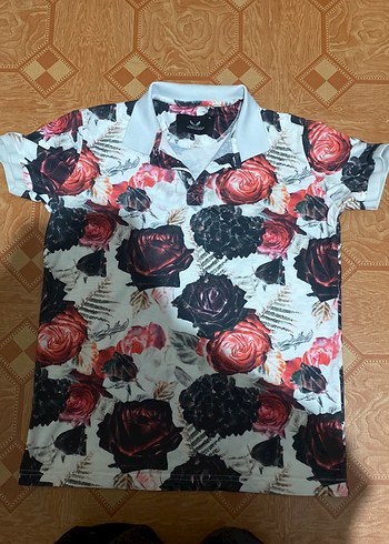 Diğer Romantik Cicek Desenli Beyaz Polo Tisort