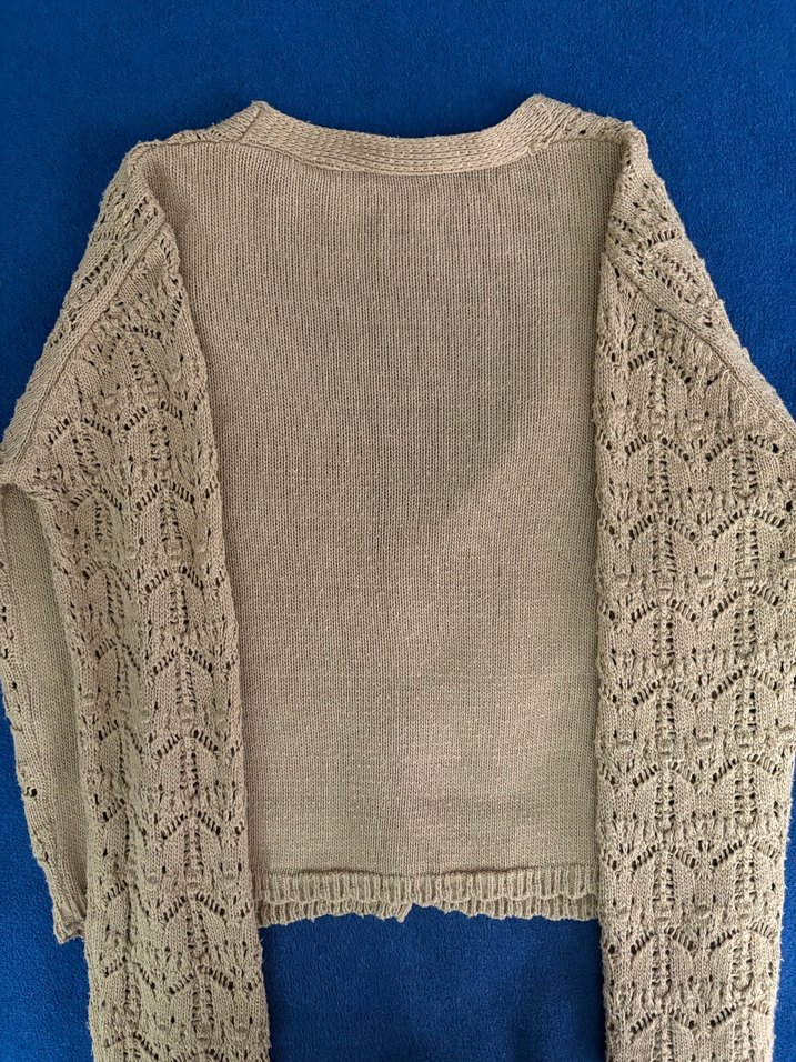 Bej V Yakalı Örgü Kadın Hırka - Görsel 4