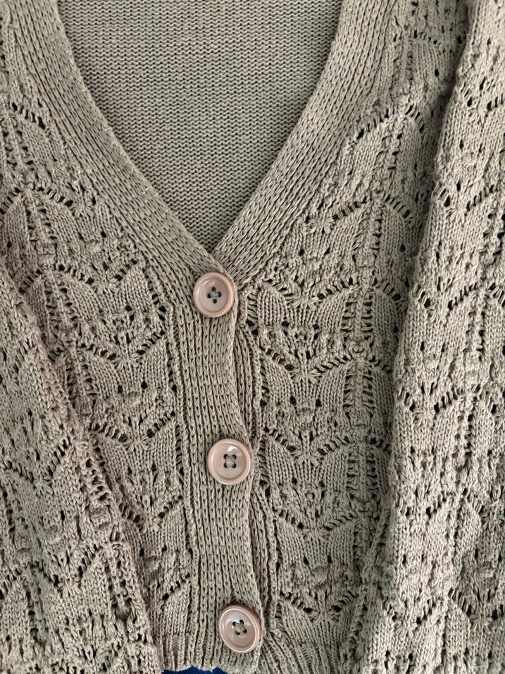 Bej V Yakalı Örgü Kadın Hırka - Görsel 3