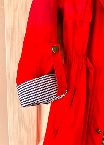 Kırmızı Midi Kadın Yağmurluk - Görsel 3