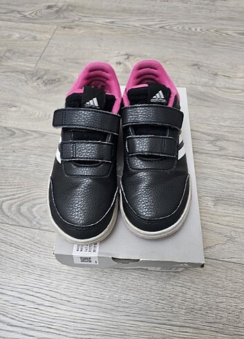 31 Beden siyah Renk Adidas orijinal çocuk ayakkabisi