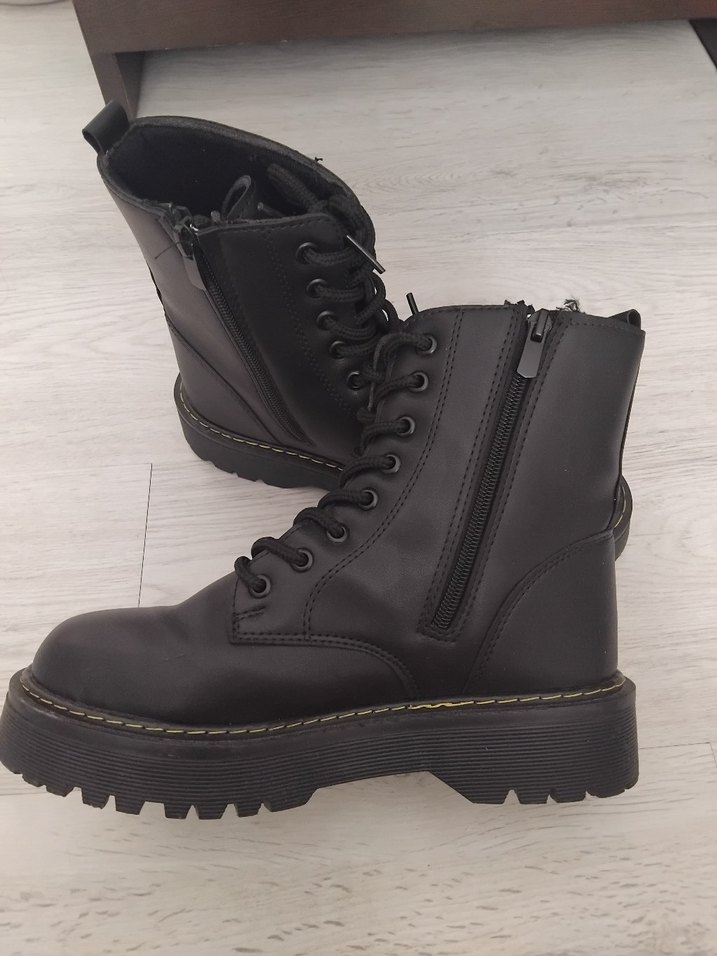 Siyah Kadın Postal Bot Goth - Görsel 2