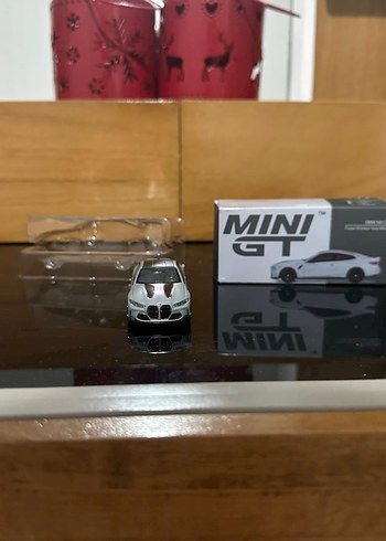 Mini GT Gri m4 cs