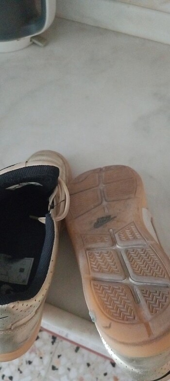 41 Beden ten rengi Renk Nike orijinalden ....