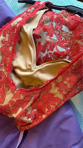 ALFABETA DANTEL ABİYE SIRT DEKOLTELİ - Görsel 4