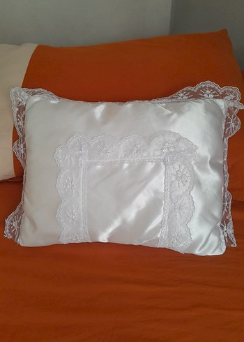 Beden beyaz Renk İşlemeli Beyaz Parlak Yastık Kılıfı