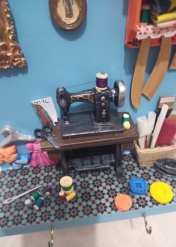 English Home Renkli Dikiş Makinesi Temalı Anahtarlık Askısı