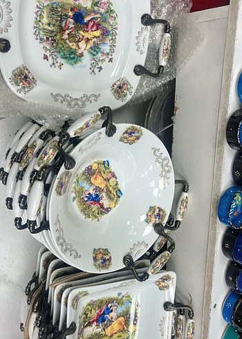 Beyaz Çiçekli Desenli Kulplu Porselen Tabak - Görsel 3