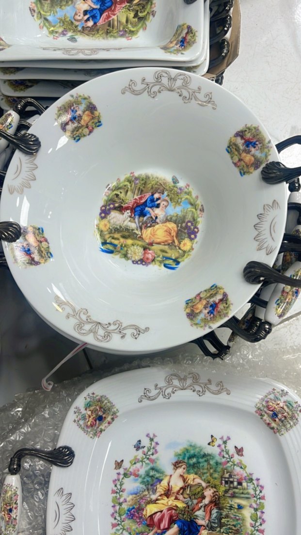 Beyaz Çiçekli Desenli Kulplu Porselen Tabak - Görsel 2