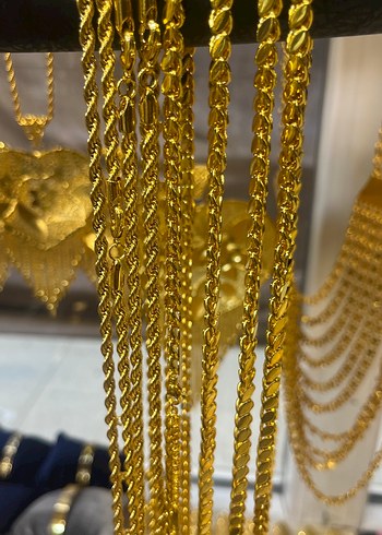 Parlak Altın Zincir Detaylı Kadın Vücut Zinciri - Görsel 2