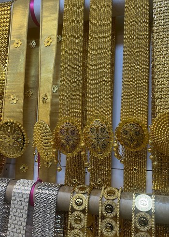 Zincir Detaylı Parlak Altın Kadın Kemer - Görsel 3